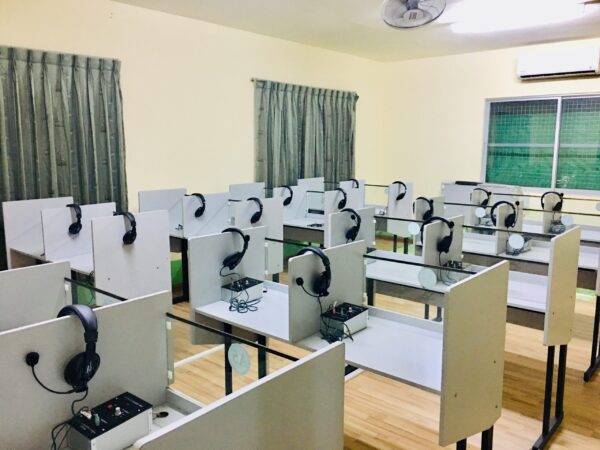 80001 Audio Language Lab (2) Audio Language Lab. (standard)